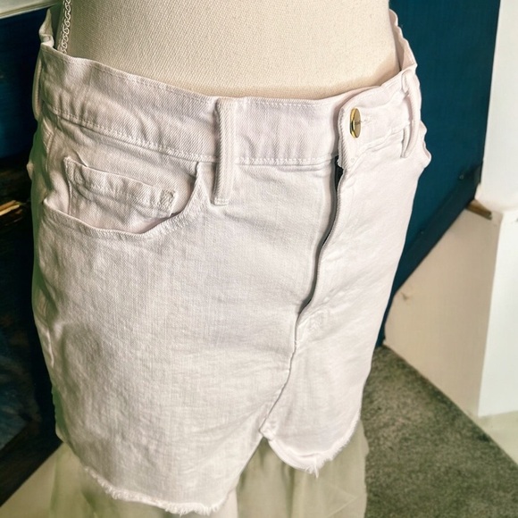 Frame Denim ‘Le Mini Jean Skirt’ in “Blanc” With Raw Split Hem Detail Size 28 - Picture 8 of 16